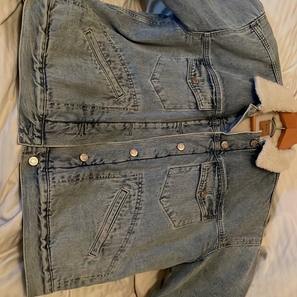 Gap women’s oversized Sherpa denim jacket - Picture 3 of 11